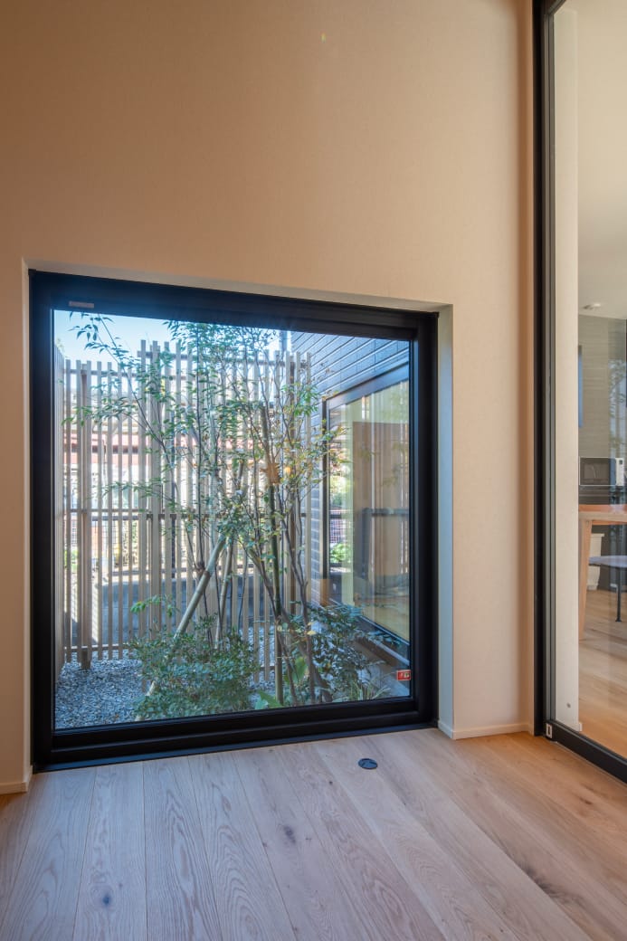 営業担当の熱意のある提案で取り入れた坪庭はお気に入りの空間