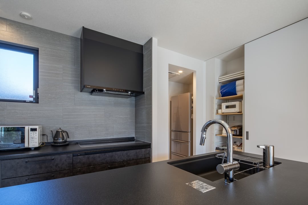 利便性を追求したキッチンではご夫婦で料理をされるそう