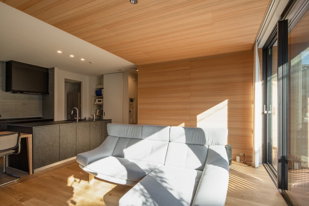 LDKに差し込む光と、木の雰囲気はリラックス空間を生み出します