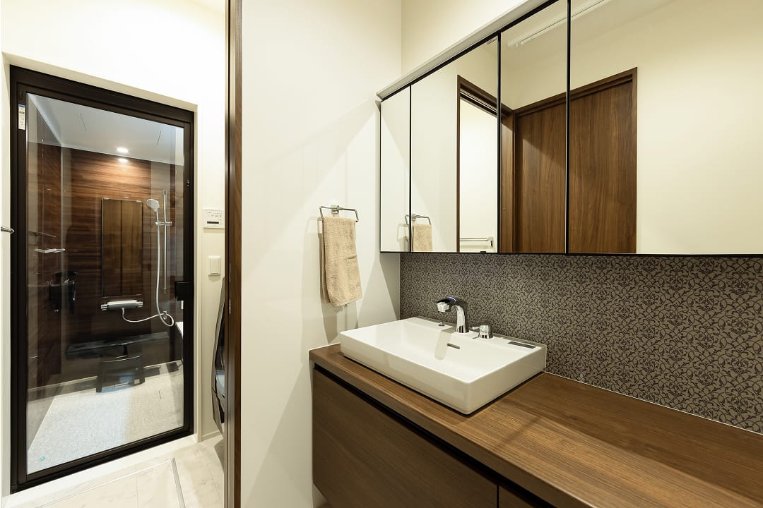 高級感のある洗面室。Sさんがこだわった「非日常感」を象徴するスペース