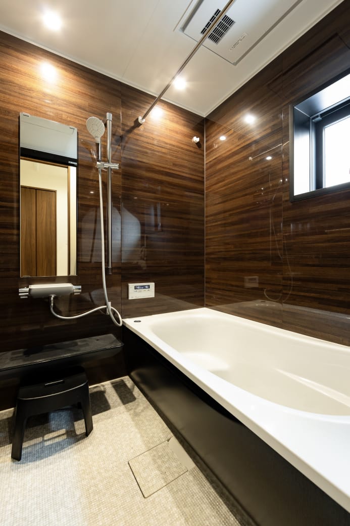 毎日の疲れを癒やすバスルームもホテルライクに。細部までこだわり抜いた自慢の空間