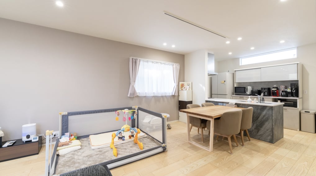 「暑くて寒い」1LDKから、快適な回遊動線の家へ。階段下の「秘密基地」も大好評な住まい